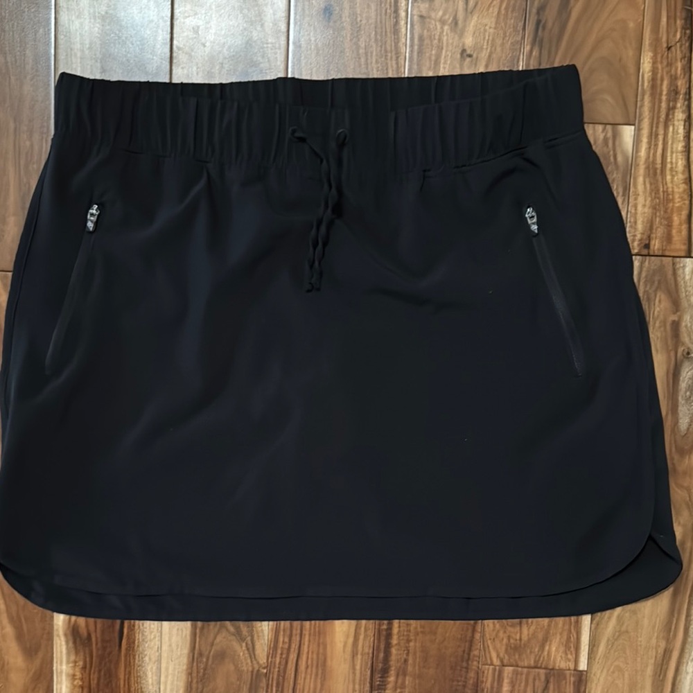 Black Athletic Skirt with Zipper Pockets